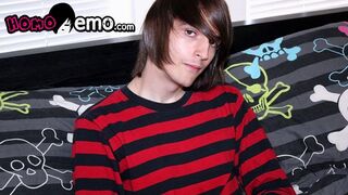 Insane Mikey Crimson Spreads His Tigh Donk With Booty Butt-plug