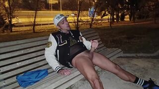 I MASTURBATE OFF AND JIZZ IN A PARK IN MADRID!!!!