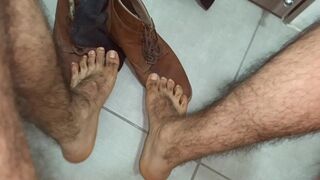 Masculine soles. Contemplating this lumberjack soles and unshaved gams. Slurp it or aroma it?