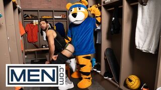 FELLOWS - Shamu Azizam Pulls Off His Trousers And Arches So Jake Preston Can Drown His Tongue Inwards His Slot