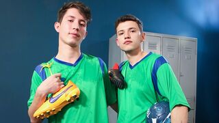 Teammates Jake Lotti & Loick Gauthier Get Crazy In The Locker Guest room After Sweat-soaked Exercise - Mexican Leche